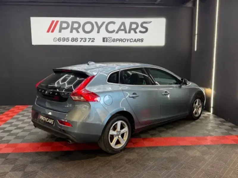 Usado Volvo V40 Momentum 150 CV (110 kW) 2013 Gris / plata Berlina