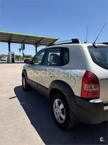 Usado Hyundai Tucson Comfort 112 CV (82 kW) 2005 Amarillo SUV