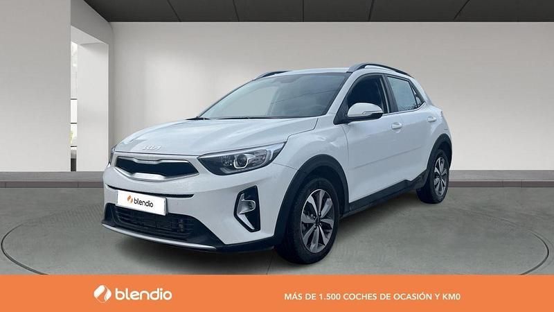 Usado Kia Stonic 100 CV (73 kW) 2025 Blanco SUV