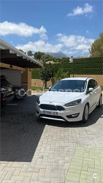Usado Ford Focus Sport 125 CV (91 kW) 2016 Blanco Berlina