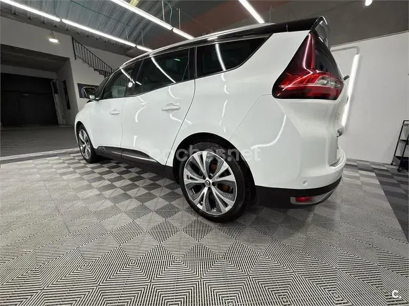 Usado Renault Grand Scénic IV Zen 160 CV (117 kW) 2019 Blanco Monovolumen