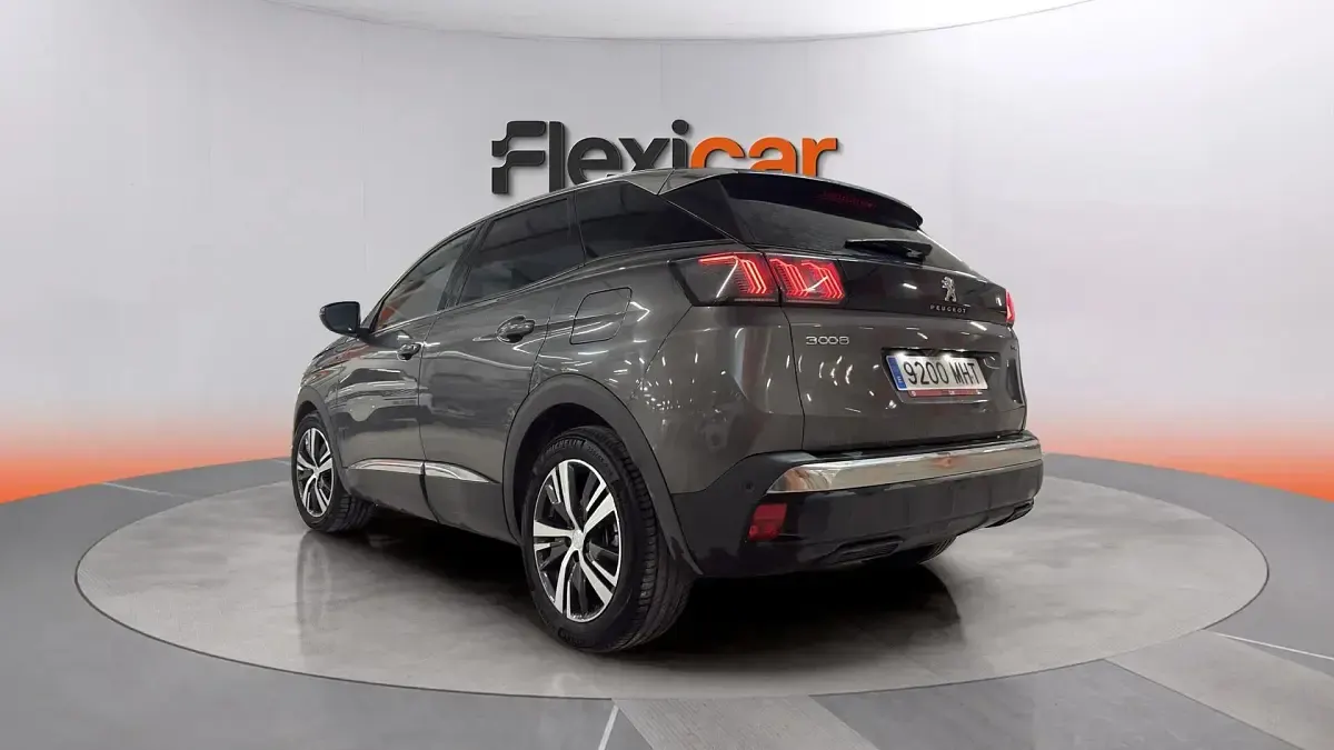 Usado Peugeot 3008 Allure 180 CV (132 kW) 2023 Gris SUV