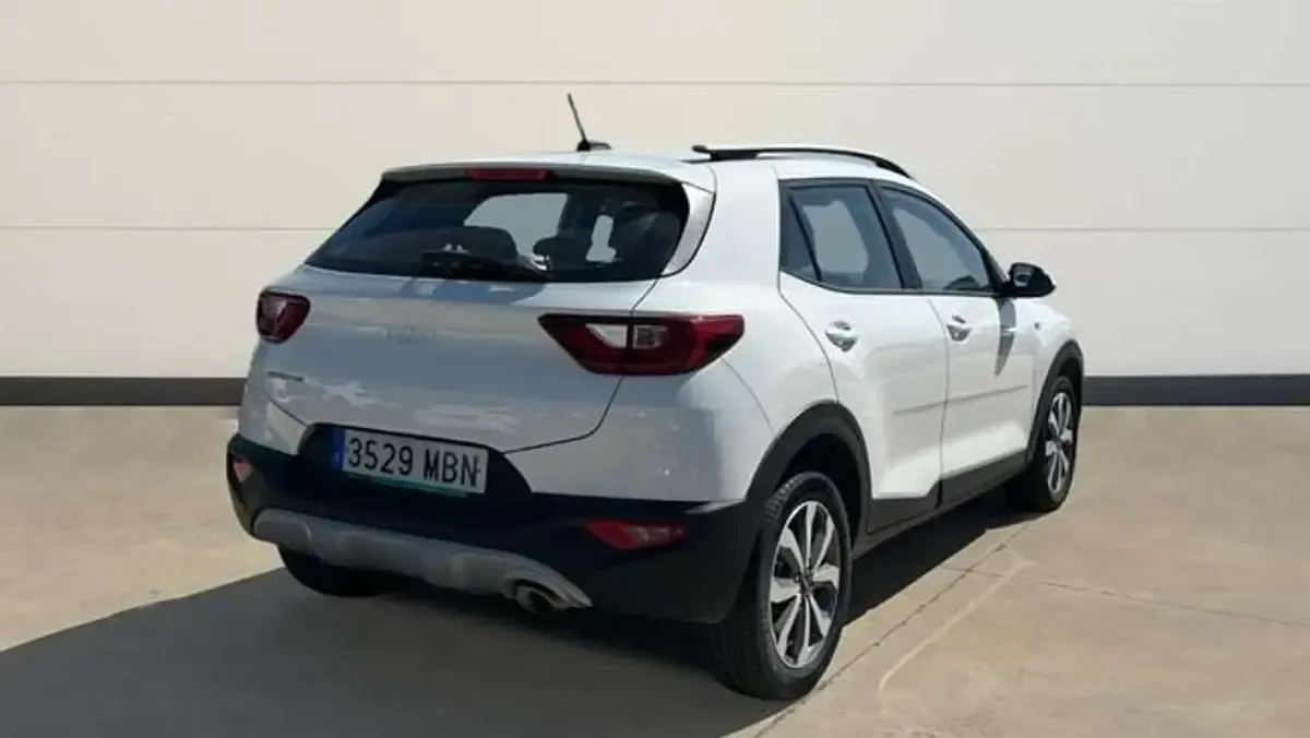Usado Kia Stonic 84 CV (61 kW) 2022 Blanco SUV