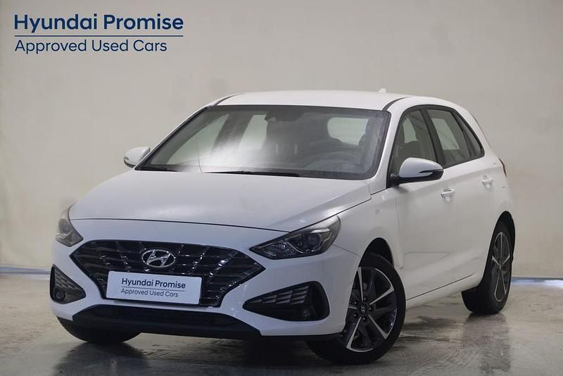 Atlas white Usado 2024 Hyundai i30 Berlina | 19.900 € (Precio justo) - Imagen 1/4