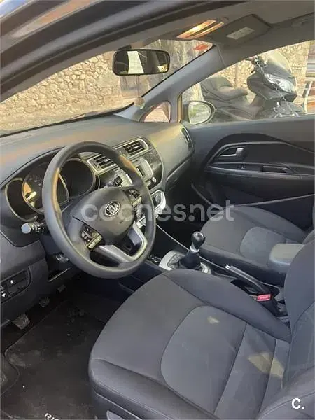 Usado Kia Rio 84 CV (61 kW) 2016 Negro Utilitario