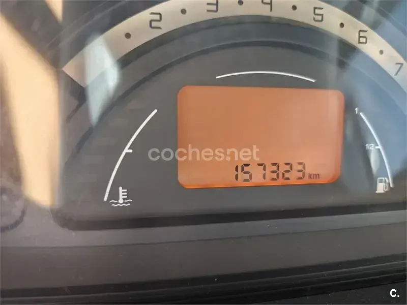 Usado Citroën C3 75 CV (55 kW) 2004 Rojo Berlina