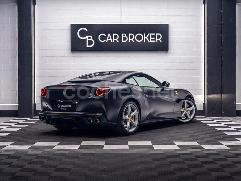 Usado Ferrari Portofino 600 CV (441 kW) 2018 Gris / plata Descapotable