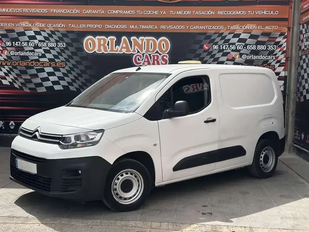 Usado Citroën Berlingo Business Class 102 CV (75 kW) 2022 Blanco Monovolumen