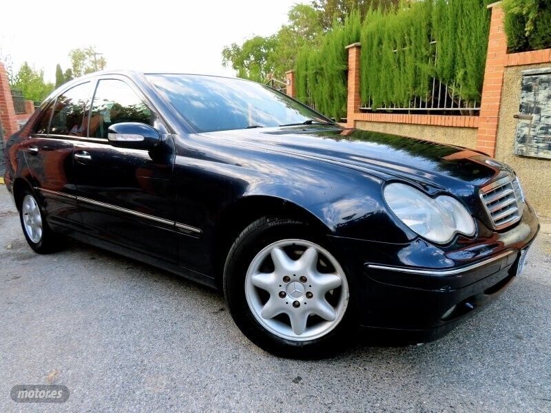 Usado Mercedes C220 Elegance 143 CV (105 kW) 2001 Azul Berlina