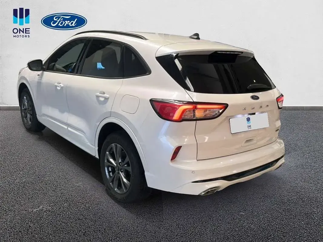 Usado Ford Kuga ST-Line 226 CV (166 kW) 2023 Blanco SUV