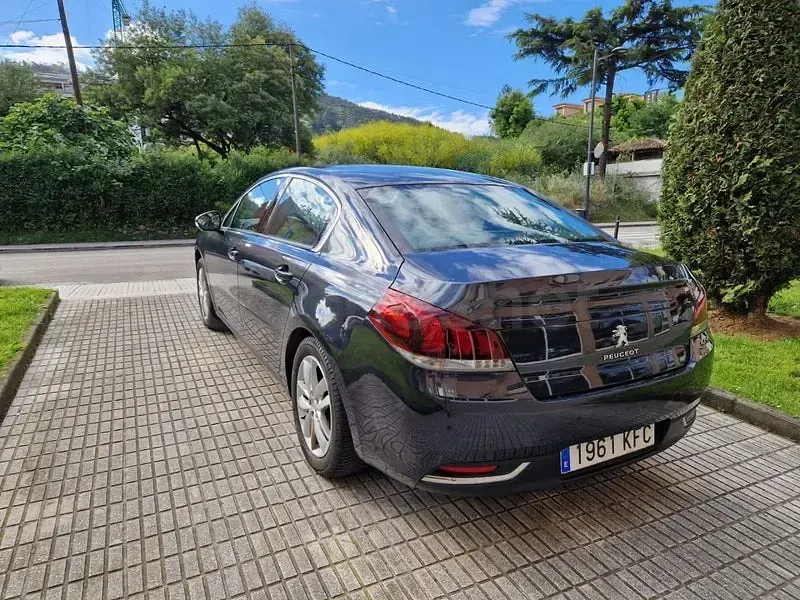 Usado Peugeot 508 Active 120 CV (88 kW) 2018 Gris / plata Berlina