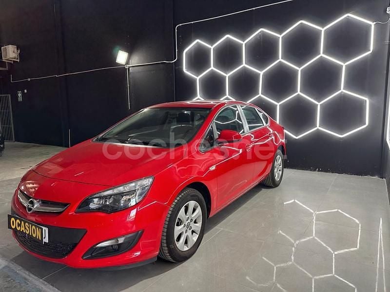 Usado Opel Astra Selective 110 CV (80 kW) 2019 Rojo Berlina