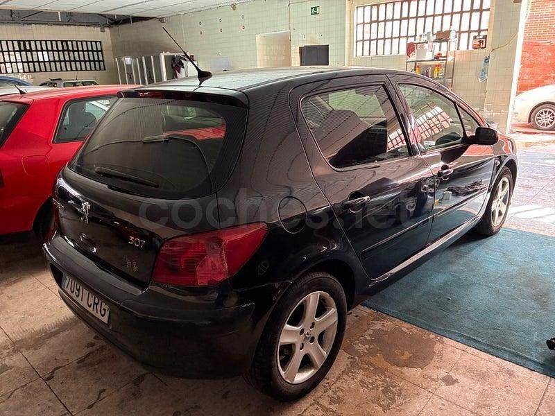Usado Peugeot 307 110 CV (80 kW) 2004 Negro Berlina