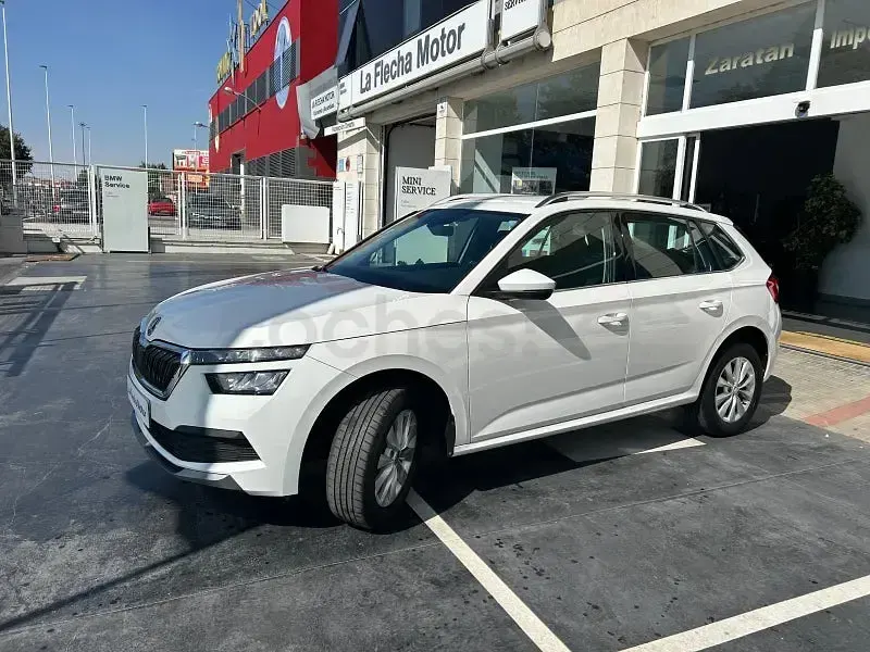 Usado Skoda Kamiq Style 110 CV (80 kW) 2021 Blanco SUV