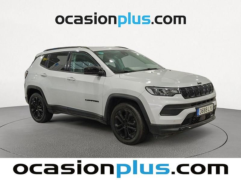 Usado Jeep Compass Night Eagle 130 CV (95 kW) 2022 Gris / plata SUV