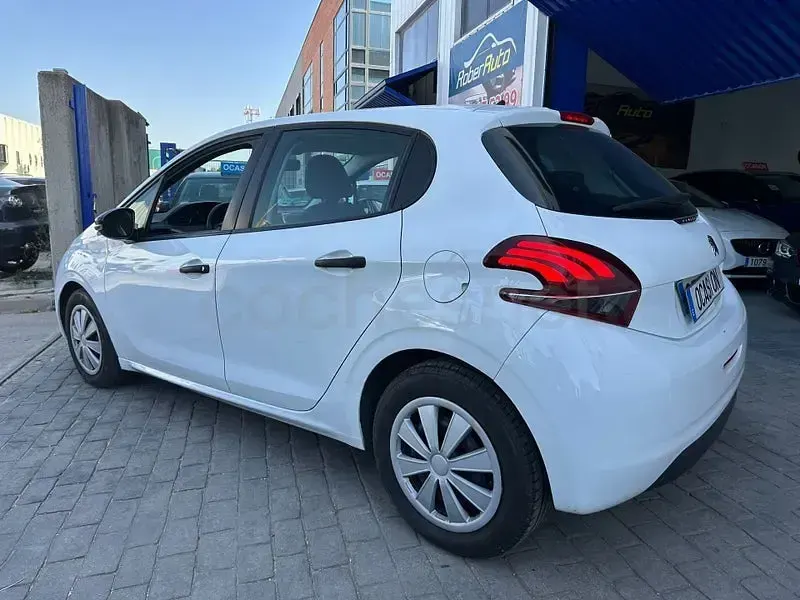Usado Peugeot 208 Access 75 CV (55 kW) 2016 Blanco Utilitario