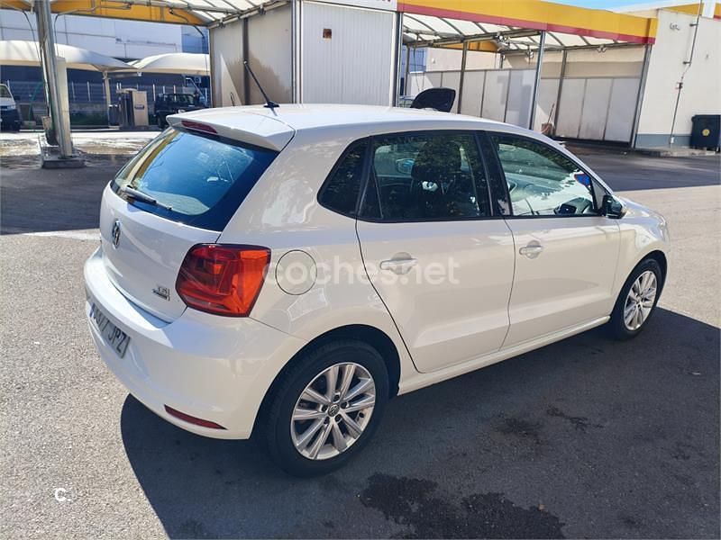 Usado VW Polo 90 CV (66 kW) 2016 Blanco Berlina