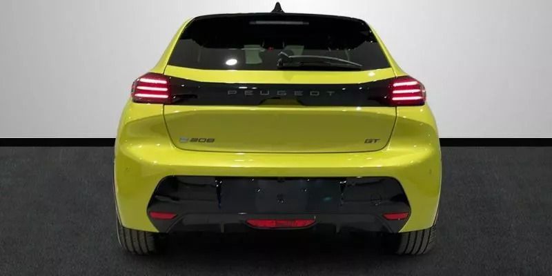 Usado Peugeot e-208 GT 114 kW (156 CV) 2024 Amarillo Utilitario