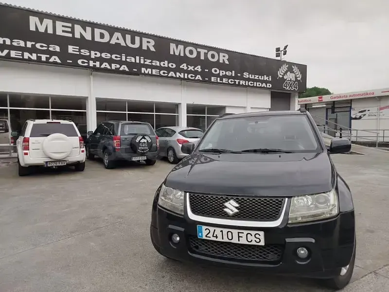 Usado Suzuki Grand Vitara 106 CV (77 kW) 2006 Negro SUV