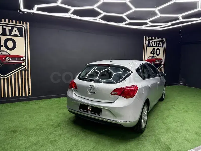 Usado Opel Astra Selective 110 CV (80 kW) 2015 Gris / plata Berlina