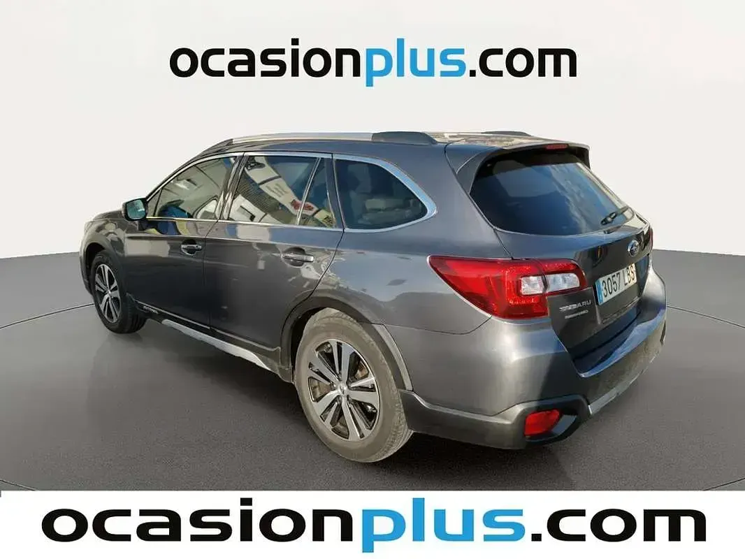 Usado Subaru Outback 175 CV (128 kW) 2019 Gris Familiar