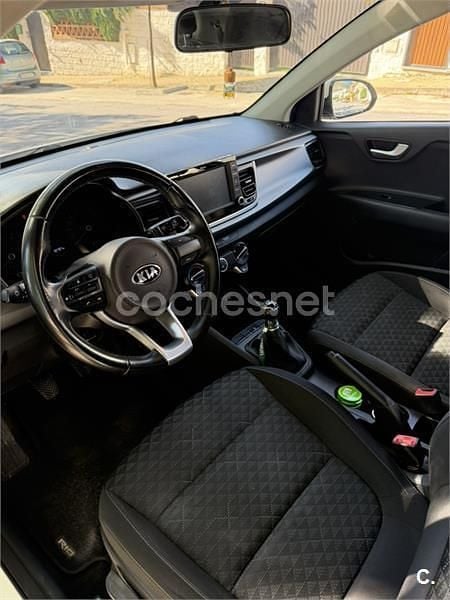 Usado Kia Rio 84 CV (61 kW) 2018 Blanco Berlina