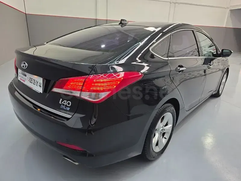 Usado Hyundai i40 115 CV (84 kW) 2013 Negro Berlina