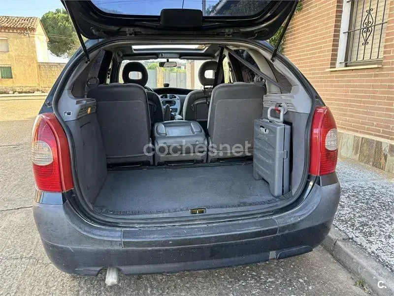 Usado Citroën Xsara Picasso 110 CV (80 kW) 2006 Gris / plata Monovolumen