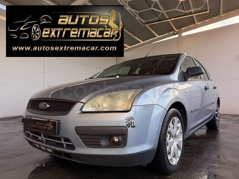 Usado Ford Focus Trend 100 CV (73 kW) 2005 Gris / plata Berlina