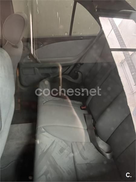 Usado Mercedes E280 193 CV (141 kW) 1996 Negro Familiar