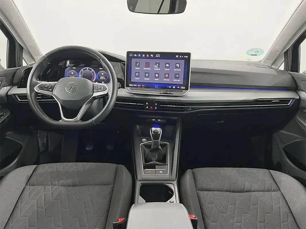 Usado VW Golf VIII Life 116 CV (85 kW) 2025 Rojo Utilitario