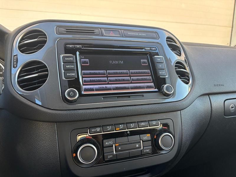 Usado VW Tiguan 110 HP (80 kW) 2014 Cinzento SUV