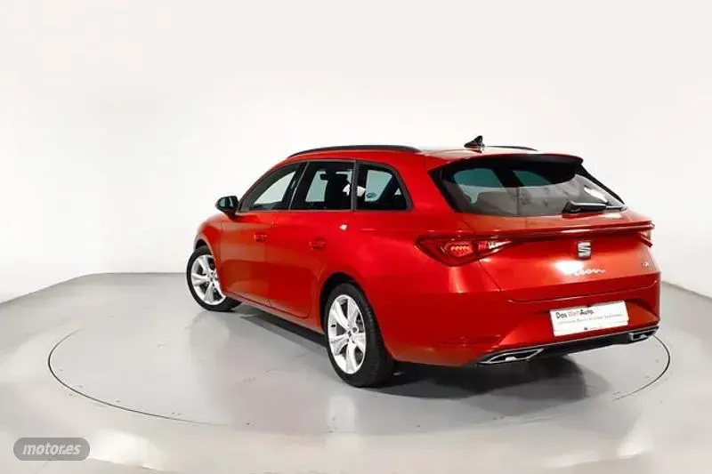 Usado Seat Leon FR 150 CV (110 kW) 2024 Rojo Berlina