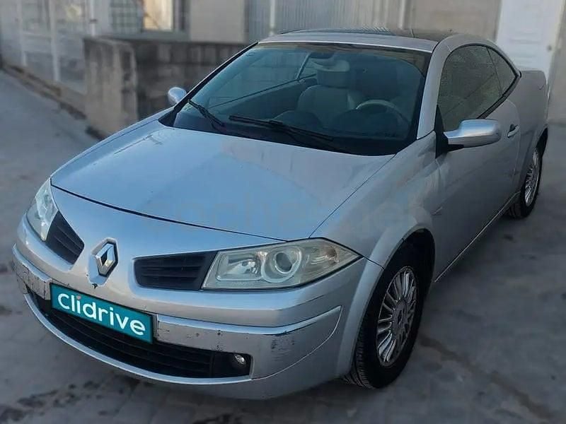 Usado Renault Mégane Cabriolet Dynamique 131 CV (96 kW) 2007 Gris / plata Descapotable