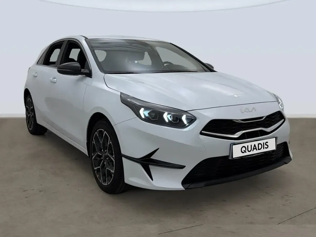 Usado Kia Ceed Edition 7 101 CV (74 kW) 2025 Blanco Utilitario