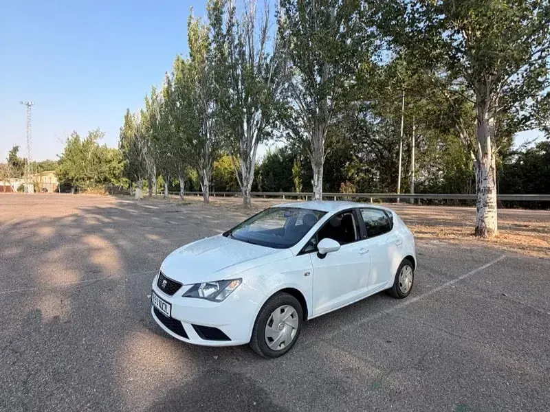 Usado Seat Ibiza Reference 75 CV (55 kW) 2018 Blanco Utilitario