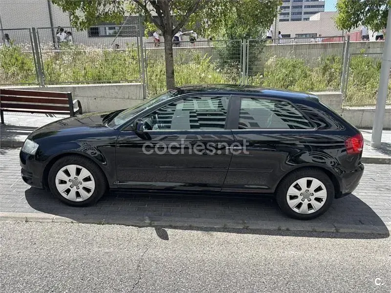 Usado Audi A3 Ambiente 105 CV (77 kW) 2009 Negro Utilitario
