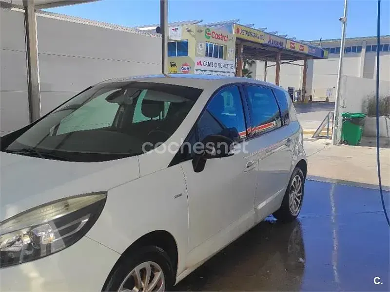 Usado Renault Scénic III LIMITED 110 CV (80 kW) 2014 Blanco Monovolumen