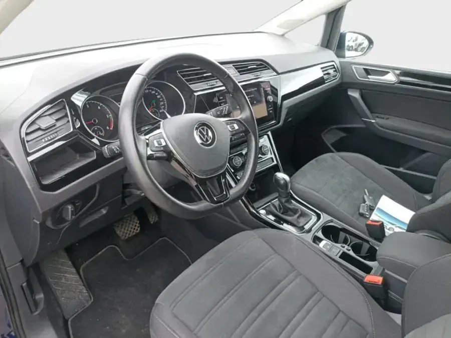 Usado VW Touran R-line 150 CV (110 kW) 2022 Monovolumen