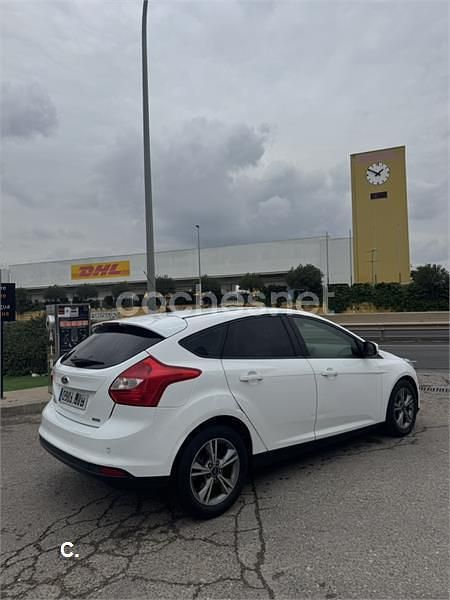 Usado Ford Focus 125 CV (91 kW) 2014 Blanco Berlina