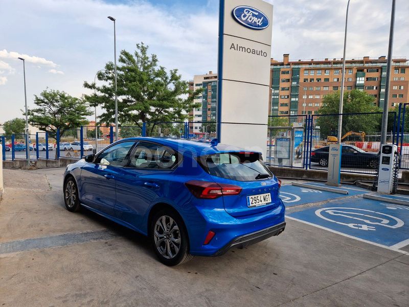 Azul Usado 2023 Ford Focus ST-Line Berlina | 18.350 € (Buen precio) - Imagen 1/4