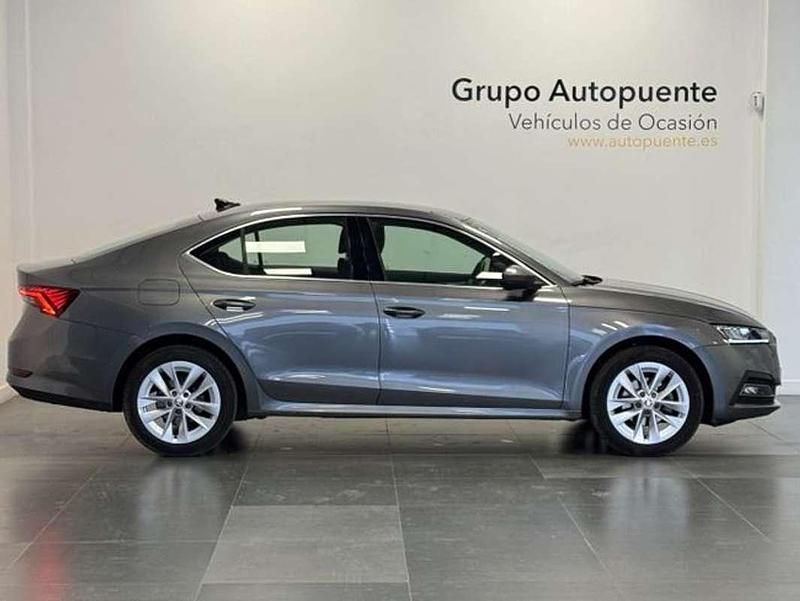 Usado Skoda Octavia Ambition 150 CV (110 kW) 2023 Gris Berlina