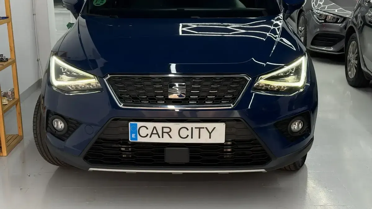 Usado Seat Arona Ecomotive 116 CV (85 kW) 2019 Azul SUV