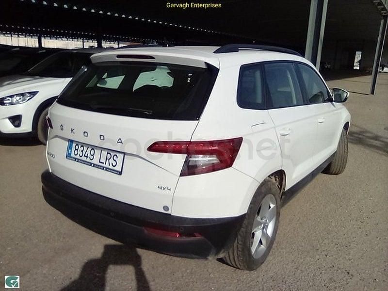 Usado Skoda Karoq Ambition 150 CV (110 kW) 2021 Blanco SUV