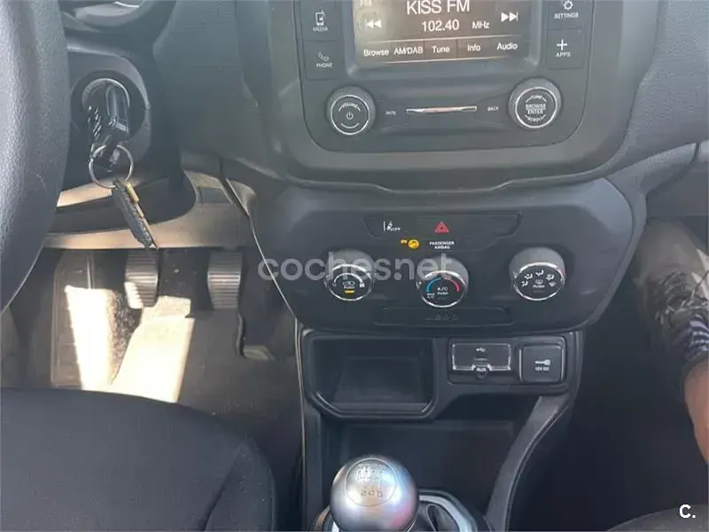 Usado Jeep Renegade Sport 120 CV (88 kW) 2020 Gris / plata SUV