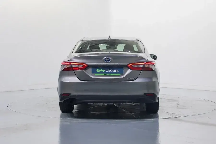Usado Toyota Camry Advance 218 CV (160 kW) 2022 Gris / plata Berlina