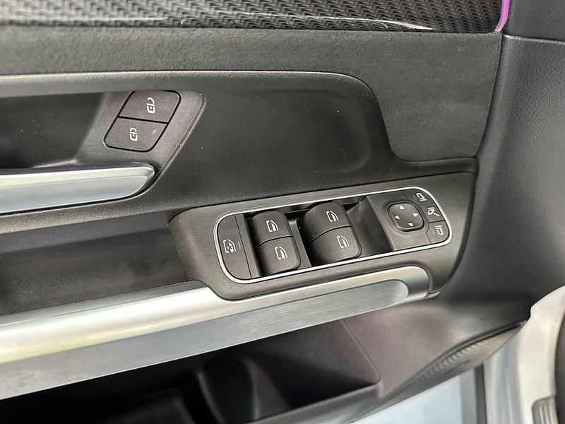 Gris Usado 2022 Mercedes GLB200 SUV | 37.500 € (Un poco caro) - Imagen 1/4