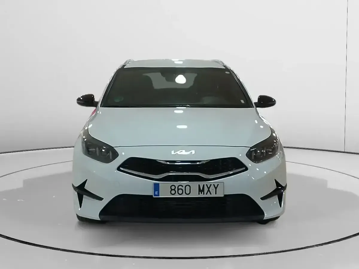 Usado Kia Ceed Style 101 CV (74 kW) 2025 Blanco Utilitario
