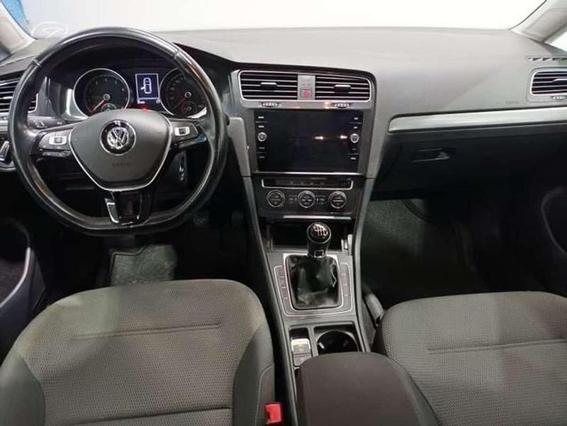 Usado VW Golf VII 116 CV (85 kW) 2019 Plateado Berlina