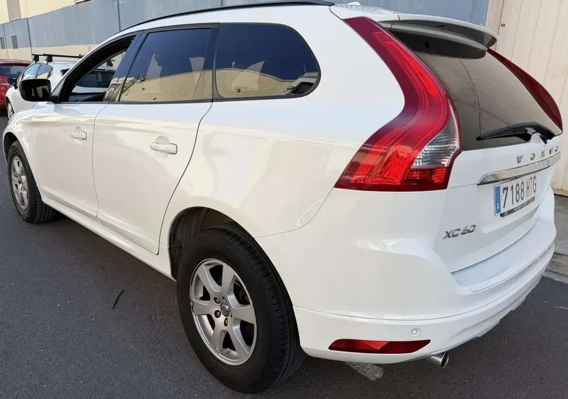 Usado Volvo XC60 Momentum 136 CV (100 kW) 2014 Blanco SUV